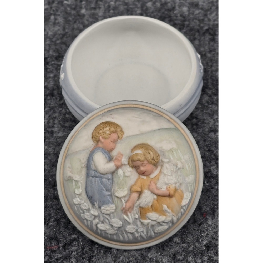Vtg Avon Golden Dreams Music Box Children Small Blue Porcelain Handpainted 1985